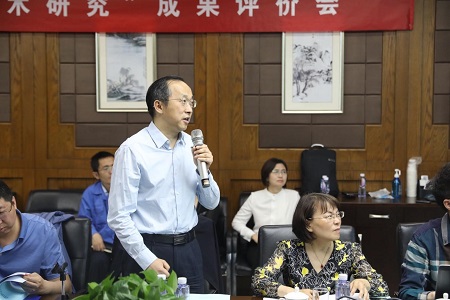 1621564753856017190.jpg 1.项目负责人向与会专家做成果汇报.jpg